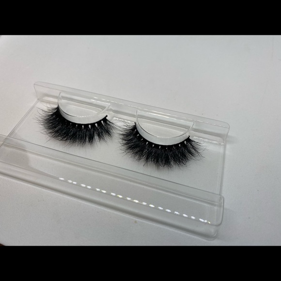 Luxury Mink Lashes - Picture 7 of 11